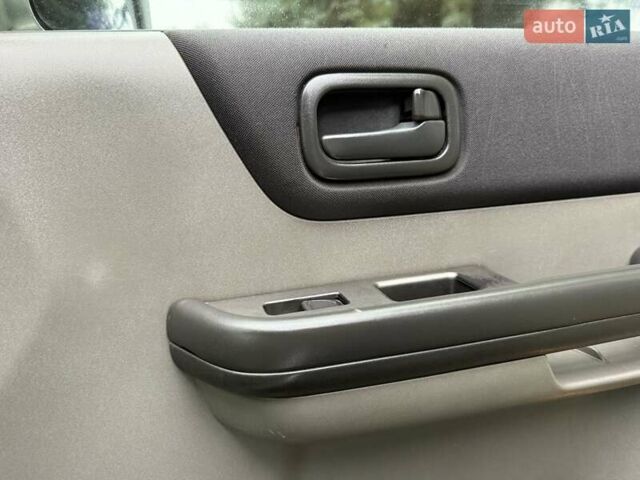 Серый Ниссан ИксТрейл, объемом двигателя 2.18 л и пробегом 280 тыс. км за 5850 $, фото 27 на Automoto.ua