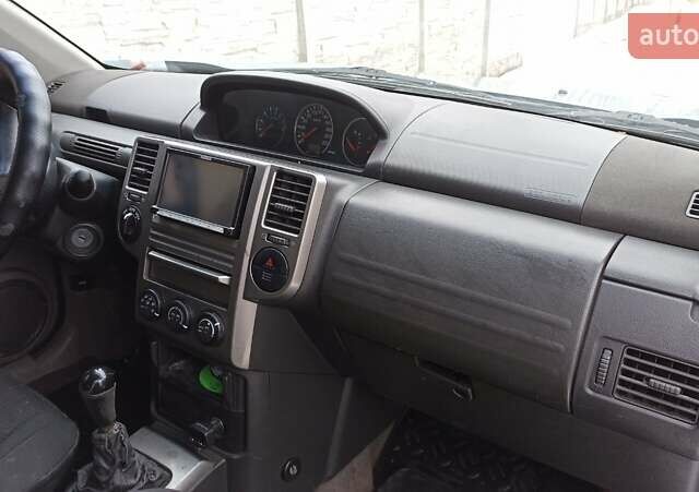 Сірий Ніссан ІксТрейл, об'ємом двигуна 2 л та пробігом 290 тис. км за 6000 $, фото 10 на Automoto.ua