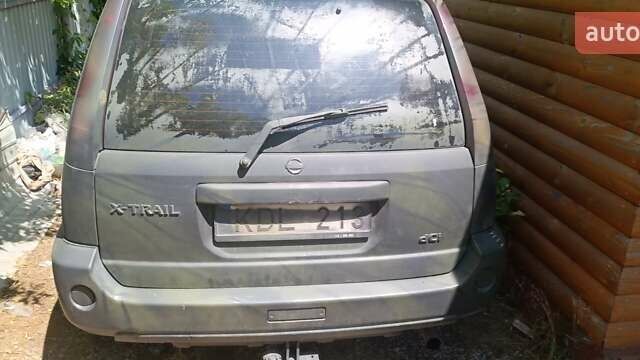 Серый Ниссан ИксТрейл, объемом двигателя 2.2 л и пробегом 357 тыс. км за 3500 $, фото 3 на Automoto.ua