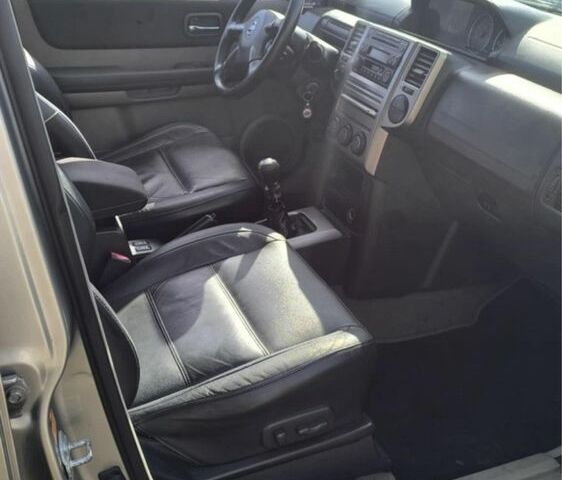 Сірий Ніссан ІксТрейл, об'ємом двигуна 2.2 л та пробігом 236 тис. км за 3700 $, фото 7 на Automoto.ua