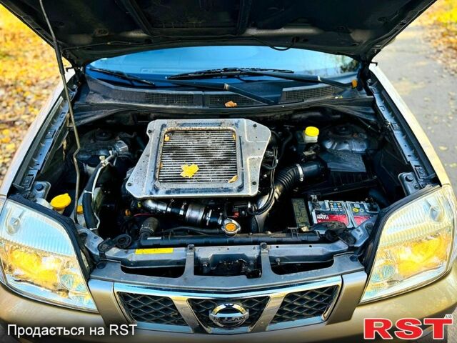 Серый Ниссан ИксТрейл, объемом двигателя 2.2 л и пробегом 238 тыс. км за 4250 $, фото 6 на Automoto.ua