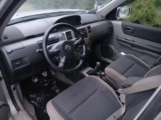 Сірий Ніссан ІксТрейл, об'ємом двигуна 0 л та пробігом 200 тис. км за 2300 $, фото 7 на Automoto.ua