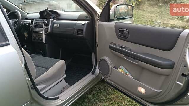 Серый Ниссан ИксТрейл, объемом двигателя 2.2 л и пробегом 350 тыс. км за 3400 $, фото 27 на Automoto.ua