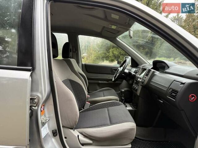 Серый Ниссан ИксТрейл, объемом двигателя 2.18 л и пробегом 280 тыс. км за 5850 $, фото 28 на Automoto.ua