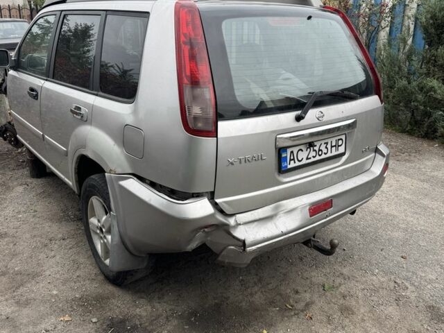 Серый Ниссан ИксТрейл, объемом двигателя 2.2 л и пробегом 212 тыс. км за 2500 $, фото 7 на Automoto.ua