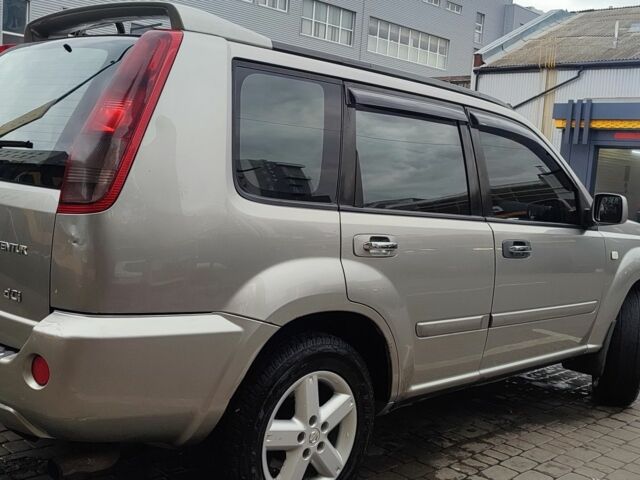 Серый Ниссан ИксТрейл, объемом двигателя 2.2 л и пробегом 293 тыс. км за 4000 $, фото 2 на Automoto.ua