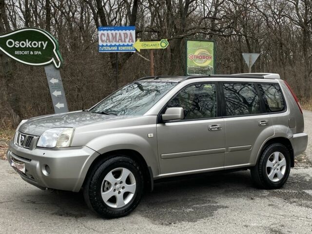 Серый Ниссан ИксТрейл, объемом двигателя 2.2 л и пробегом 290 тыс. км за 3750 $, фото 2 на Automoto.ua