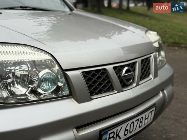 Серый Ниссан ИксТрейл, объемом двигателя 2.18 л и пробегом 280 тыс. км за 5850 $, фото 17 на Automoto.ua