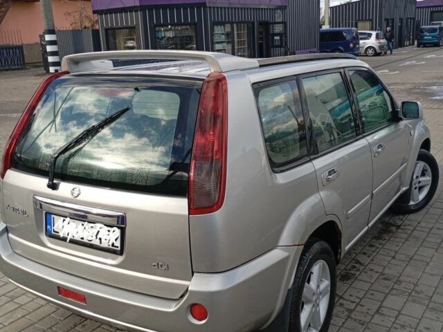 Серый Ниссан ИксТрейл, объемом двигателя 0 л и пробегом 300 тыс. км за 3250 $, фото 4 на Automoto.ua