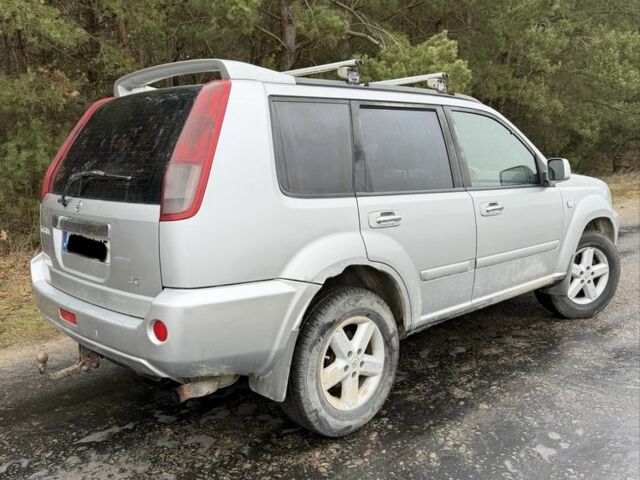 Сірий Ніссан ІксТрейл, об'ємом двигуна 2.2 л та пробігом 377 тис. км за 2550 $, фото 2 на Automoto.ua