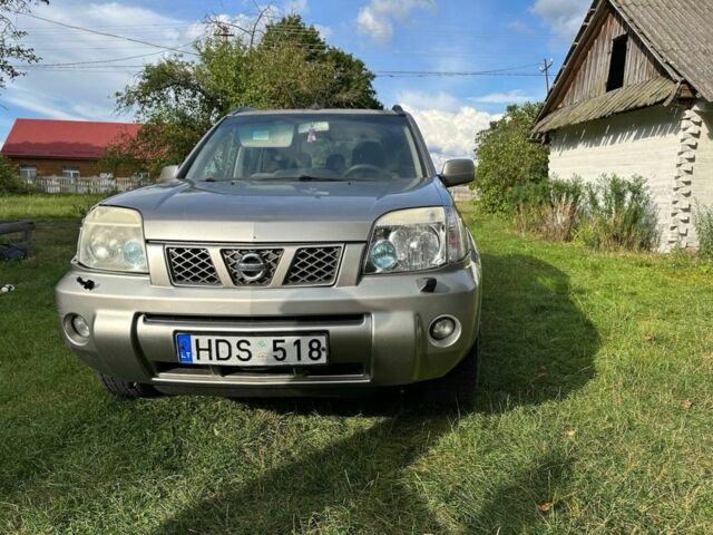 Серый Ниссан ИксТрейл, объемом двигателя 2.2 л и пробегом 370 тыс. км за 3500 $, фото 1 на Automoto.ua