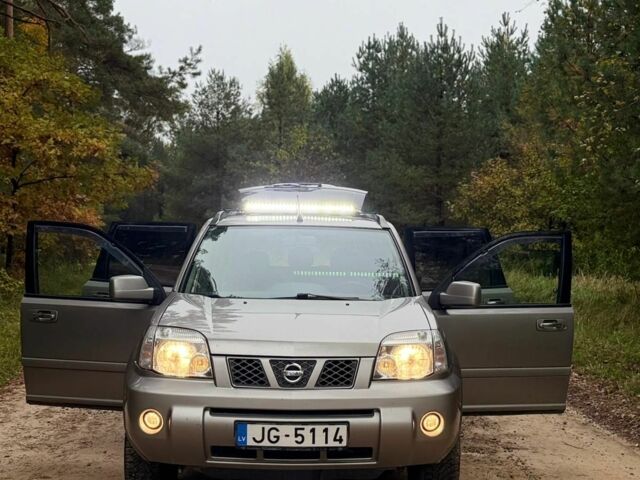 Сірий Ніссан ІксТрейл, об'ємом двигуна 2 л та пробігом 317 тис. км за 4000 $, фото 7 на Automoto.ua