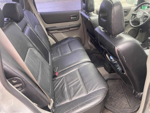 Серый Ниссан ИксТрейл, объемом двигателя 2.2 л и пробегом 287 тыс. км за 4750 $, фото 17 на Automoto.ua