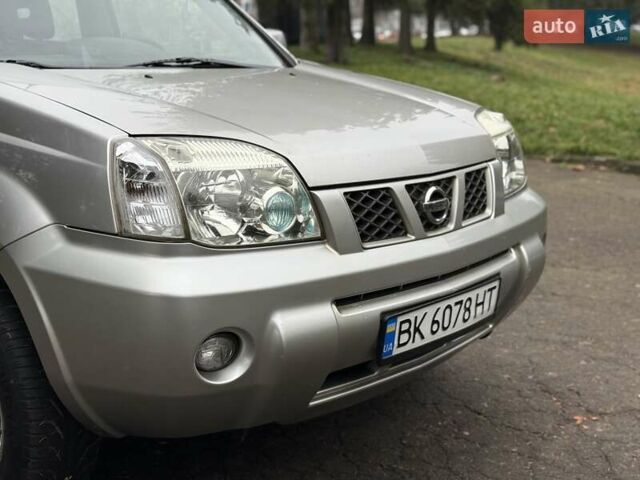 Серый Ниссан ИксТрейл, объемом двигателя 2.18 л и пробегом 280 тыс. км за 5850 $, фото 16 на Automoto.ua