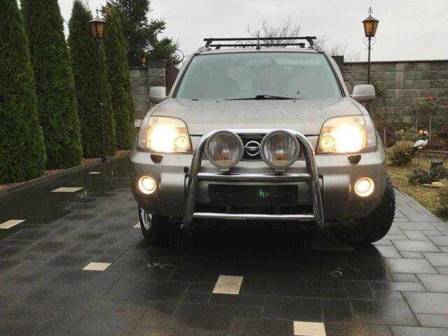 Серый Ниссан ИксТрейл, объемом двигателя 2.2 л и пробегом 188 тыс. км за 3850 $, фото 1 на Automoto.ua