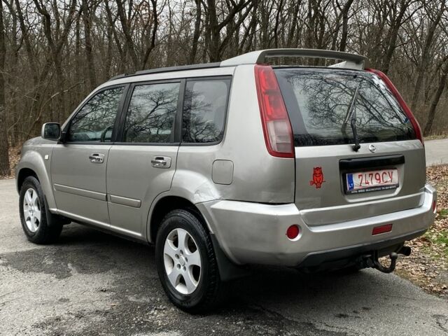 Серый Ниссан ИксТрейл, объемом двигателя 2.2 л и пробегом 290 тыс. км за 3750 $, фото 3 на Automoto.ua