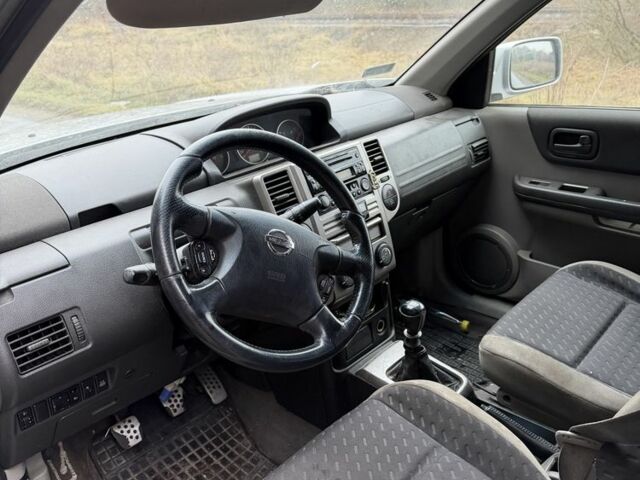 Сірий Ніссан ІксТрейл, об'ємом двигуна 2.2 л та пробігом 377 тис. км за 2550 $, фото 5 на Automoto.ua