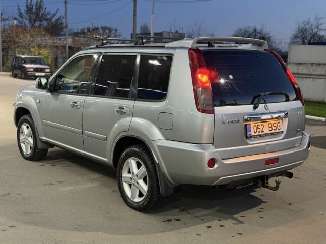 Серый Ниссан ИксТрейл, объемом двигателя 2.2 л и пробегом 100 тыс. км за 3950 $, фото 6 на Automoto.ua