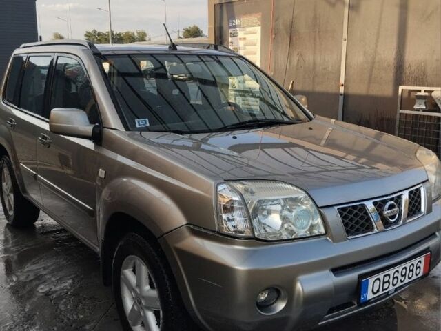 Сірий Ніссан ІксТрейл, об'ємом двигуна 2.2 л та пробігом 236 тис. км за 3700 $, фото 1 на Automoto.ua