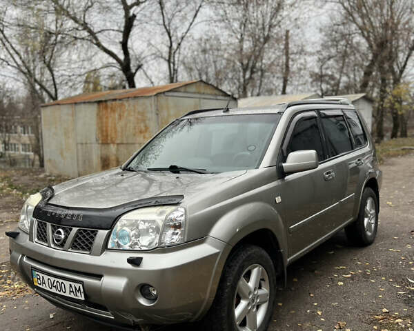 Серый Ниссан ИксТрейл, объемом двигателя 2 л и пробегом 170 тыс. км за 7400 $, фото 6 на Automoto.ua