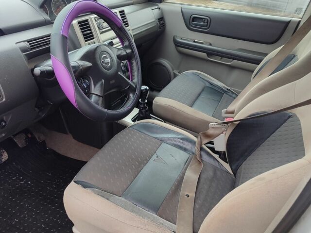 Серый Ниссан ИксТрейл, объемом двигателя 0 л и пробегом 353 тыс. км за 3850 $, фото 7 на Automoto.ua