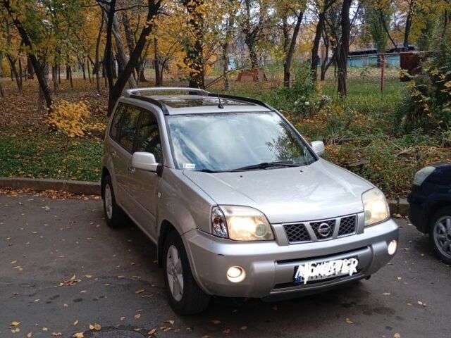 Серый Ниссан ИксТрейл, объемом двигателя 0 л и пробегом 300 тыс. км за 3250 $, фото 1 на Automoto.ua