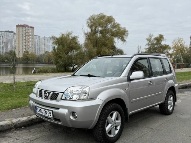Серый Ниссан ИксТрейл, объемом двигателя 2.2 л и пробегом 313 тыс. км за 4400 $, фото 6 на Automoto.ua