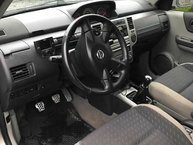 Серый Ниссан ИксТрейл, объемом двигателя 2.2 л и пробегом 188 тыс. км за 3850 $, фото 11 на Automoto.ua