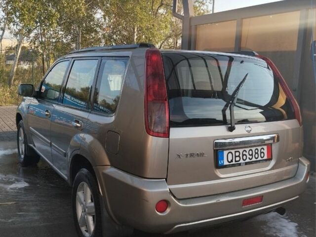 Сірий Ніссан ІксТрейл, об'ємом двигуна 2.2 л та пробігом 236 тис. км за 3700 $, фото 2 на Automoto.ua