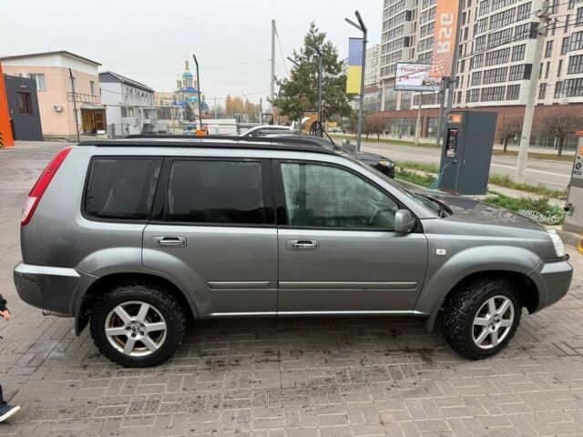 Серый Ниссан ИксТрейл, объемом двигателя 2.2 л и пробегом 240 тыс. км за 5223 $, фото 3 на Automoto.ua