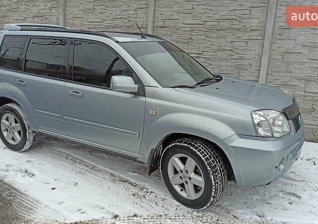 Сірий Ніссан ІксТрейл, об'ємом двигуна 2 л та пробігом 290 тис. км за 6000 $, фото 1 на Automoto.ua