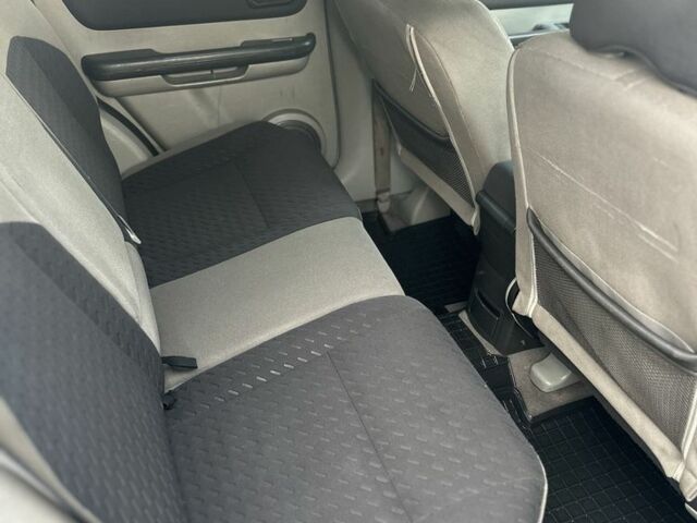 Серый Ниссан ИксТрейл, объемом двигателя 2.2 л и пробегом 250 тыс. км за 3500 $, фото 6 на Automoto.ua