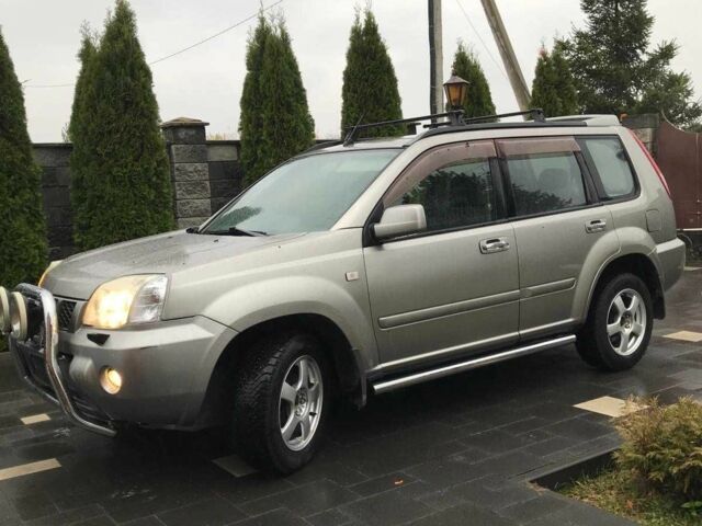 Серый Ниссан ИксТрейл, объемом двигателя 2.2 л и пробегом 188 тыс. км за 3850 $, фото 2 на Automoto.ua