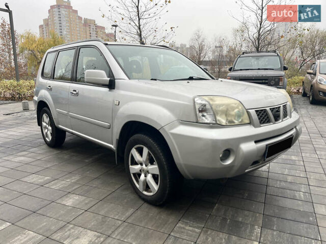 Серый Ниссан ИксТрейл, объемом двигателя 2.2 л и пробегом 299 тыс. км за 3800 $, фото 1 на Automoto.ua