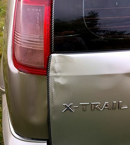 Серый Ниссан ИксТрейл, объемом двигателя 2.2 л и пробегом 350 тыс. км за 3550 $, фото 2 на Automoto.ua