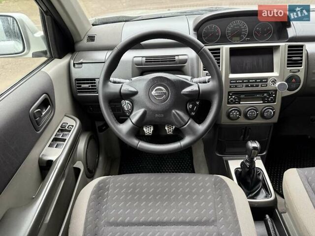 Серый Ниссан ИксТрейл, объемом двигателя 2.18 л и пробегом 280 тыс. км за 5850 $, фото 58 на Automoto.ua