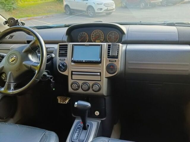 Серый Ниссан ИксТрейл, объемом двигателя 2 л и пробегом 312 тыс. км за 7200 $, фото 6 на Automoto.ua