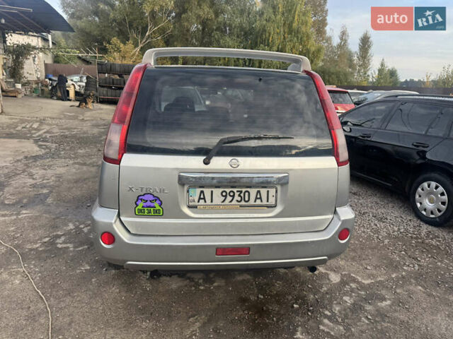 Серый Ниссан ИксТрейл, объемом двигателя 2.5 л и пробегом 250 тыс. км за 3899 $, фото 4 на Automoto.ua