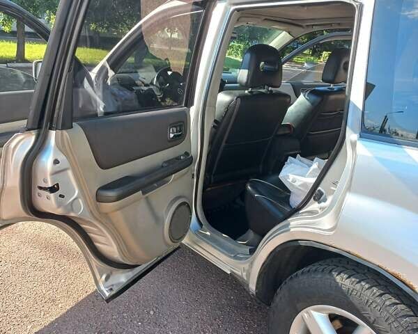 Серый Ниссан ИксТрейл, объемом двигателя 2.18 л и пробегом 300 тыс. км за 5500 $, фото 10 на Automoto.ua