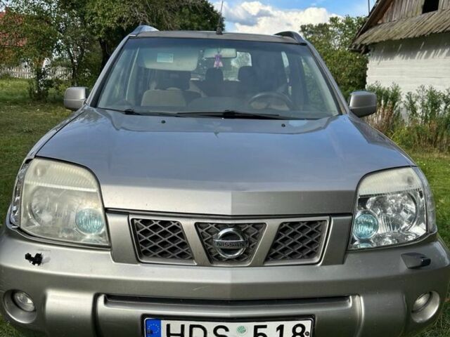 Серый Ниссан ИксТрейл, объемом двигателя 2.2 л и пробегом 370 тыс. км за 3500 $, фото 4 на Automoto.ua