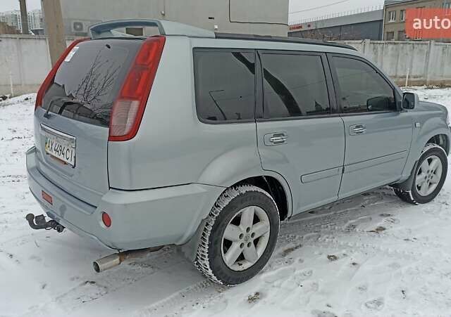 Сірий Ніссан ІксТрейл, об'ємом двигуна 2 л та пробігом 290 тис. км за 6000 $, фото 5 на Automoto.ua