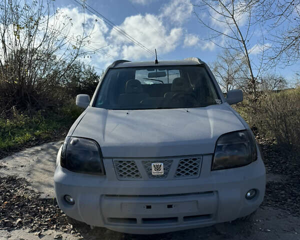 Серый Ниссан ИксТрейл, объемом двигателя 2.18 л и пробегом 320 тыс. км за 4900 $, фото 2 на Automoto.ua