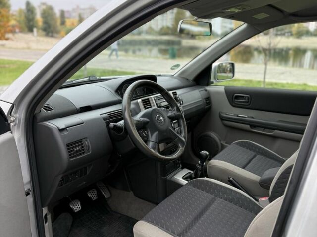 Серый Ниссан ИксТрейл, объемом двигателя 2.2 л и пробегом 313 тыс. км за 4400 $, фото 8 на Automoto.ua