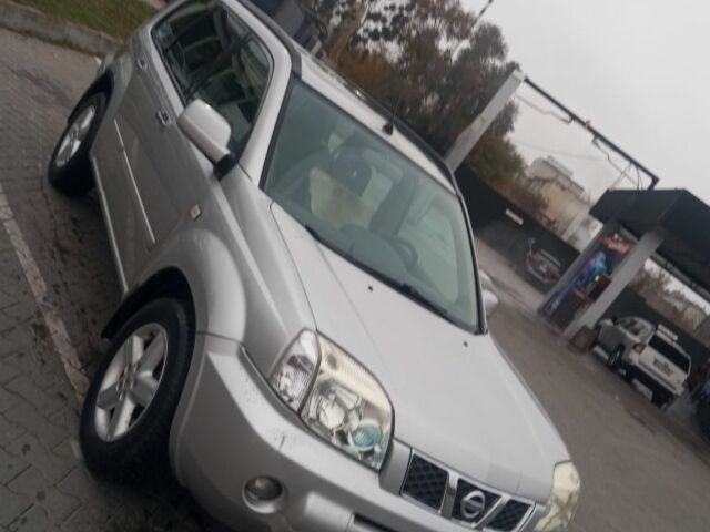 Серый Ниссан ИксТрейл, объемом двигателя 2.2 л и пробегом 290 тыс. км за 3700 $, фото 4 на Automoto.ua