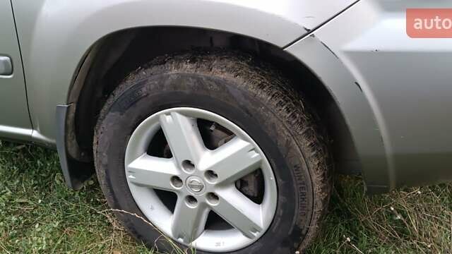 Серый Ниссан ИксТрейл, объемом двигателя 2.2 л и пробегом 350 тыс. км за 3400 $, фото 36 на Automoto.ua