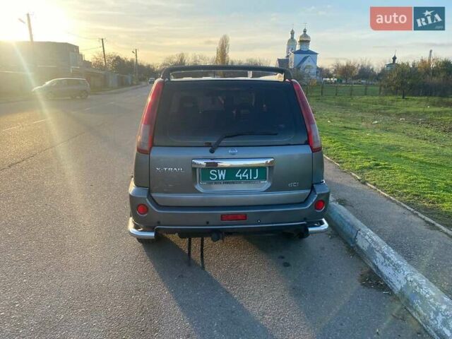 Серый Ниссан ИксТрейл, объемом двигателя 2.2 л и пробегом 337 тыс. км за 4700 $, фото 2 на Automoto.ua