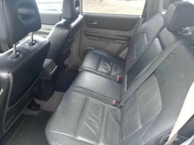 Серый Ниссан ИксТрейл, объемом двигателя 2.2 л и пробегом 330 тыс. км за 4500 $, фото 5 на Automoto.ua