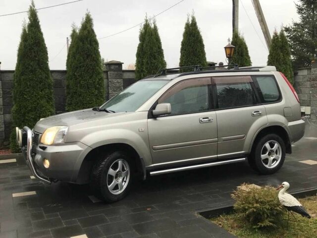 Серый Ниссан ИксТрейл, объемом двигателя 2.2 л и пробегом 188 тыс. км за 3850 $, фото 3 на Automoto.ua