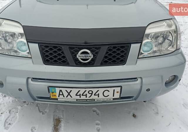 Сірий Ніссан ІксТрейл, об'ємом двигуна 2 л та пробігом 290 тис. км за 6000 $, фото 2 на Automoto.ua