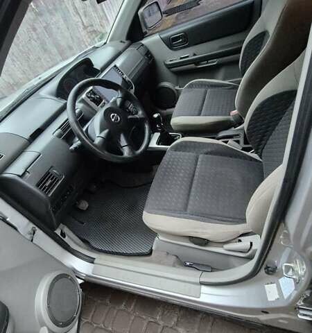 Серый Ниссан ИксТрейл, объемом двигателя 2.2 л и пробегом 490 тыс. км за 6000 $, фото 5 на Automoto.ua